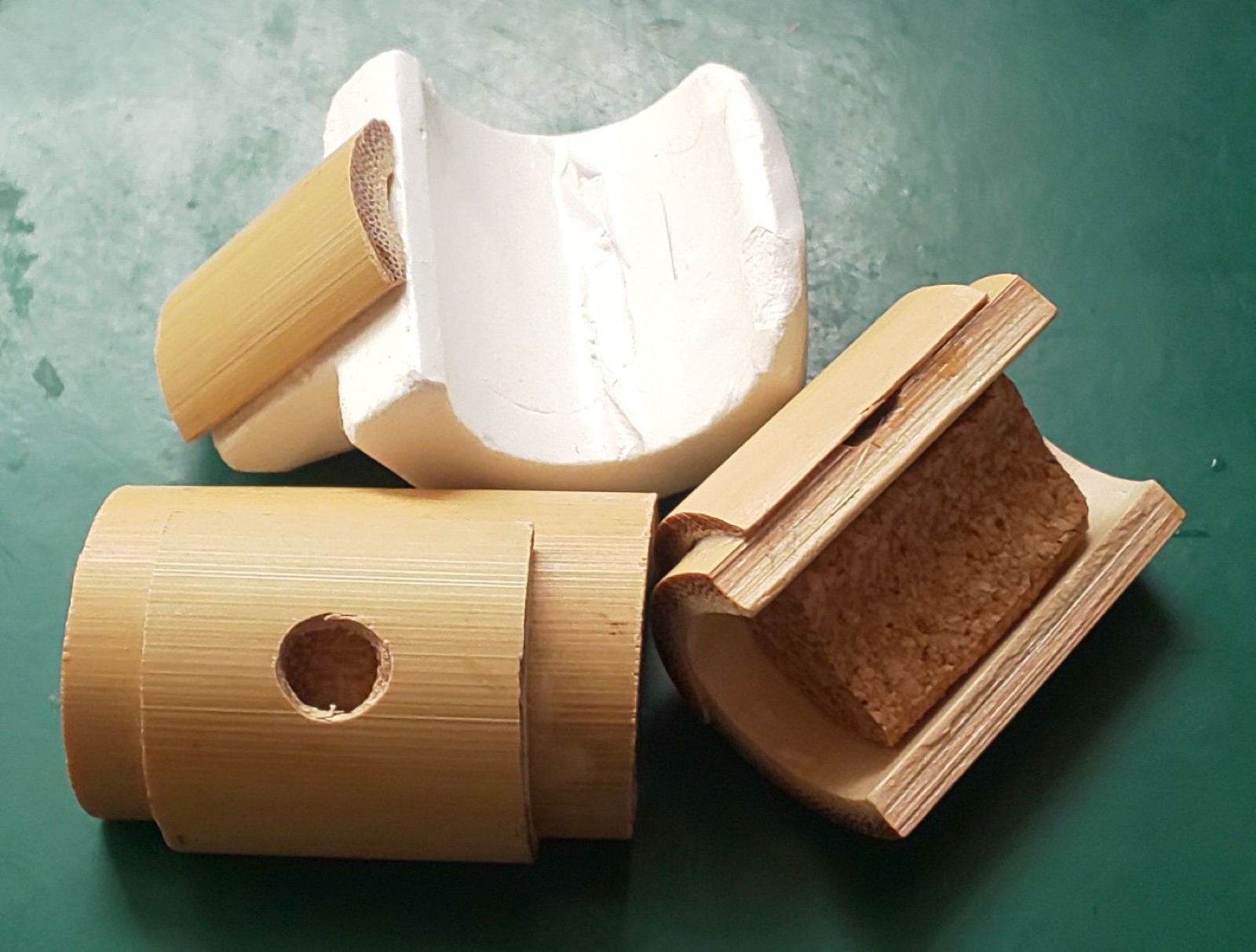 竹の管に合わせて作られた試作品の差し込み部分