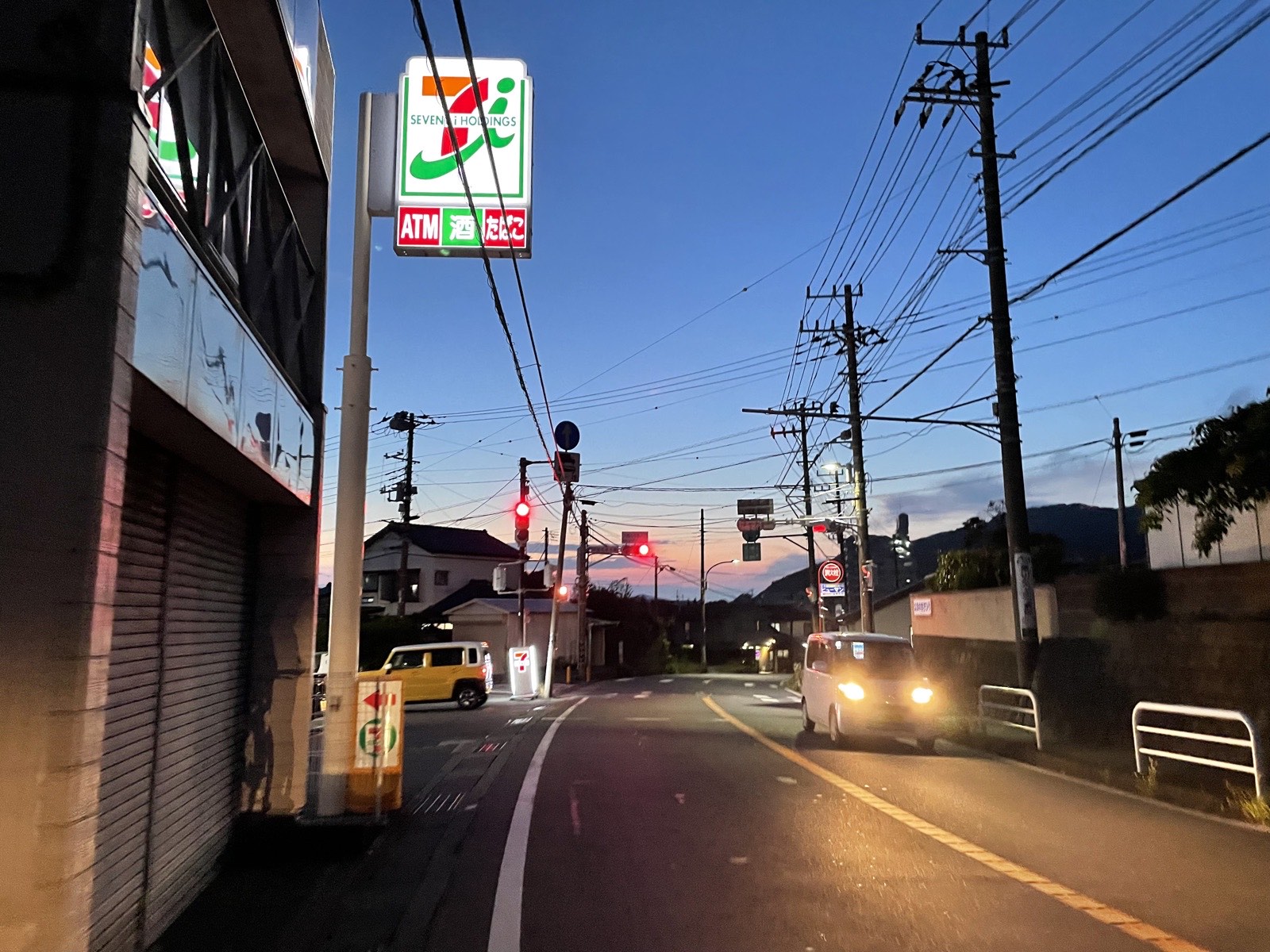 夕方、セブンイレブンへ向かう道のり