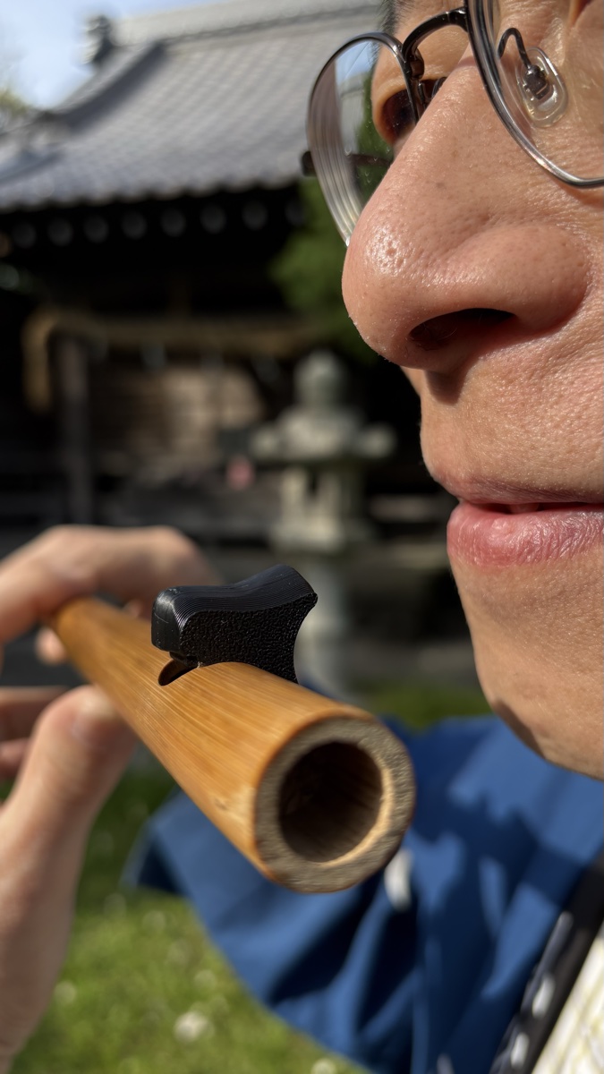唇を吹場鳴蔵に当てる位置（横顔）
